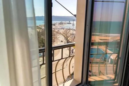 Panorama - Free EV Charging Station - 208