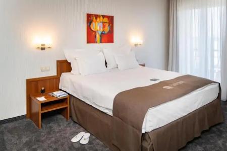 Panorama - Free EV Charging Station - 219