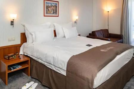 Panorama - Free EV Charging Station - 169