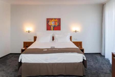 Panorama - Free EV Charging Station - 220