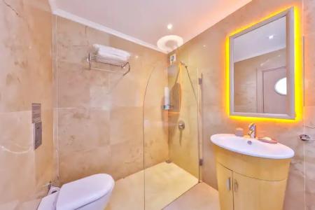 Mekvins Deniz Feneri Lighthouse - 109