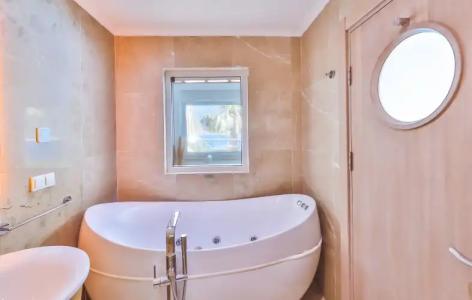 Mekvins Deniz Feneri Lighthouse - 110