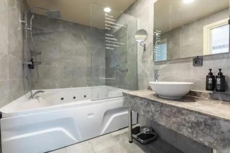 Ramada by Wyndham Istanbul Pera - 165