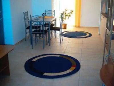 Lucky Beach Apartments - 10