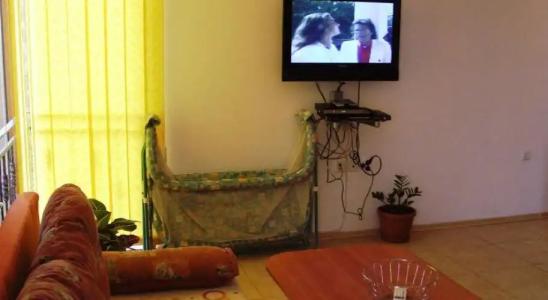 Lucky Beach Apartments - 5