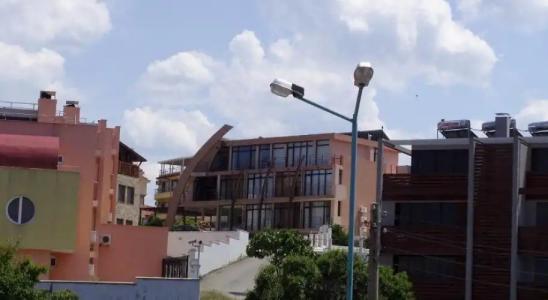 Lucky Beach Apartments - 0