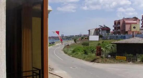 Lucky Beach Apartments - 15