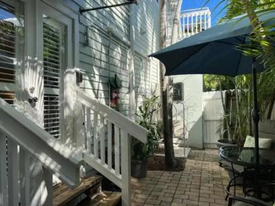 The Grand Guesthouse - 23