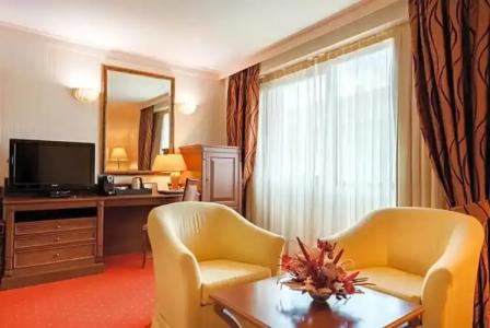 Crystal Palace Boutique - 39