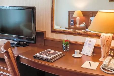 Crystal Palace Boutique - 40