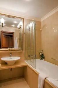 Crystal Palace Boutique - 41