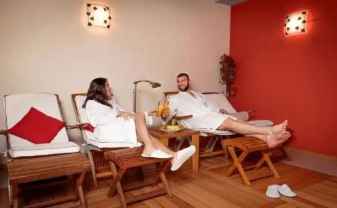 Crystal Palace Boutique - 31