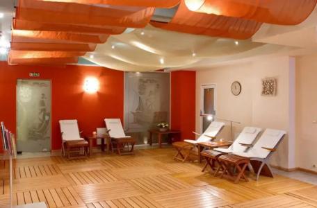 Crystal Palace Boutique - 14