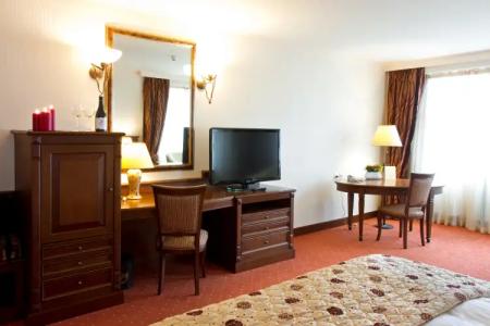 Crystal Palace Boutique - 5