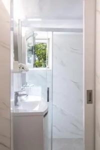 Guest House Steel - 95