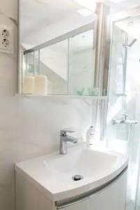 Guest House Steel - 97