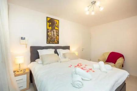 Guest House Steel - 59