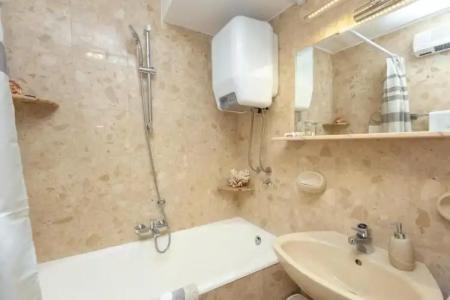 Guest House Steel - 48