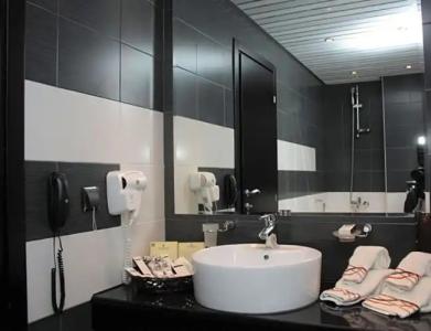 Cosmopolitan & Wellness - 108