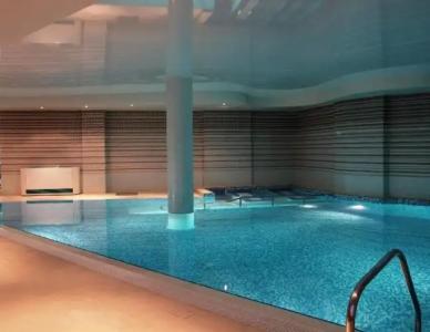 Cosmopolitan & Wellness - 100