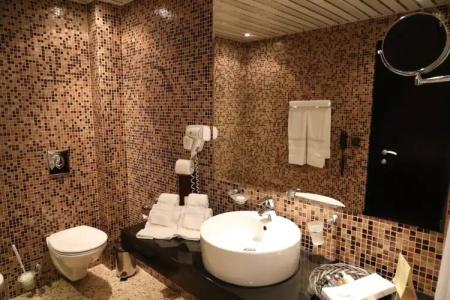 Cosmopolitan & Wellness - 139