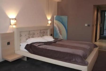 Cosmopolitan & Wellness - 121