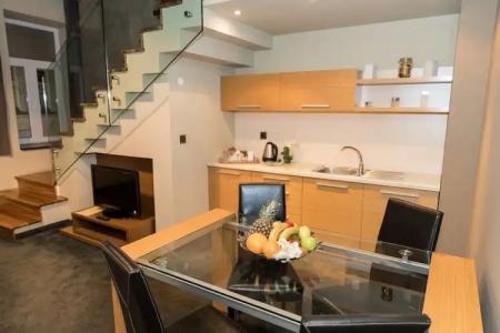 Cosmopolitan & Wellness - 138