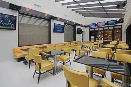 Fairfield Inn & Suites by Marriott New York Manhattan/Times Square - 13