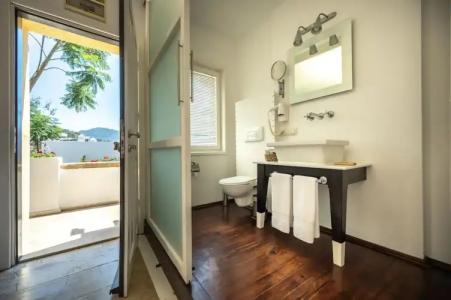 4Reasons + Bistro | 12+ - 88