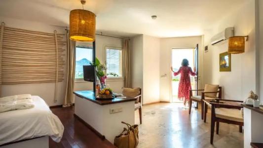 4Reasons + Bistro | 12+ - 80