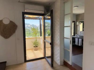 4Reasons + Bistro | 12+ - 90