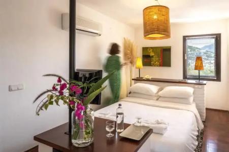 4Reasons + Bistro | 12+ - 84