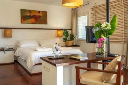 4Reasons + Bistro | 12+ - 62