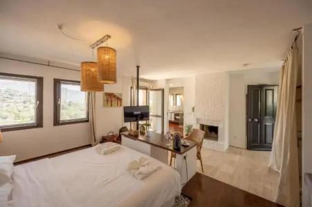 4Reasons + Bistro | 12+ - 60