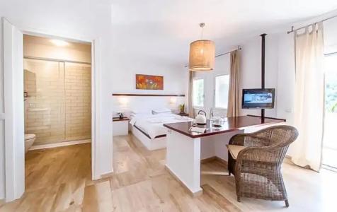 4Reasons + Bistro | 12+ - 106