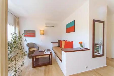 4Reasons + Bistro | 12+ - 99