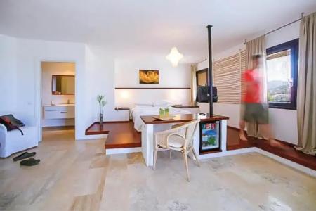 4Reasons + Bistro | 12+ - 52