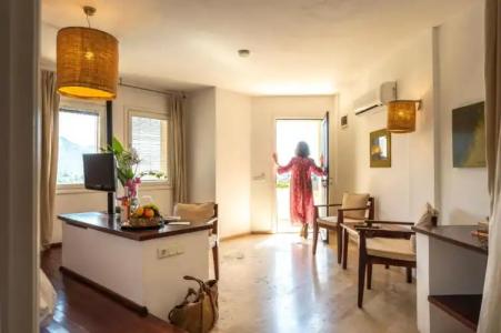 4Reasons + Bistro | 12+ - 72