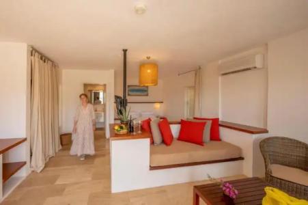 4Reasons + Bistro | 12+ - 102