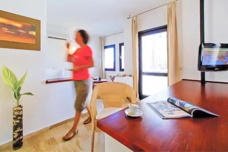 4Reasons + Bistro | 12+ - 98