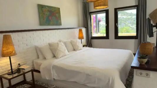 4Reasons + Bistro | 12+ - 92