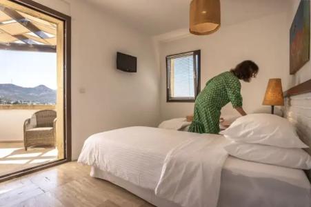 4Reasons + Bistro | 12+ - 86