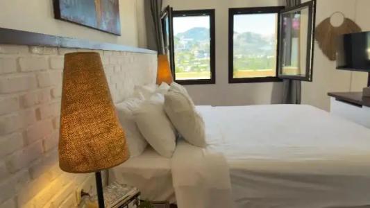 4Reasons + Bistro | 12+ - 91