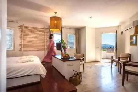 4Reasons + Bistro | 12+ - 67