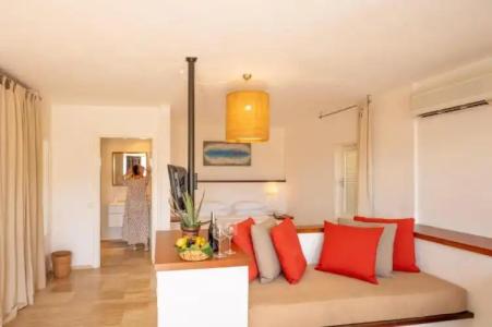 4Reasons + Bistro | 12+ - 101