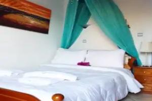 Virginia Studios, Tinos Town