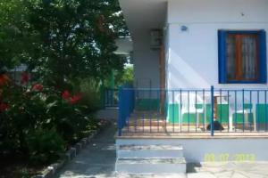 Smile Stella Studios, Skopelos Town