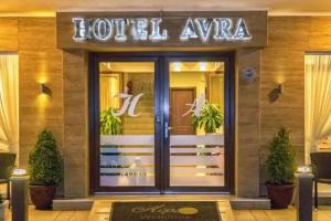 Avra Hotel, Perea