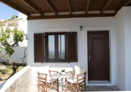 Petros Studios & Suites - 102