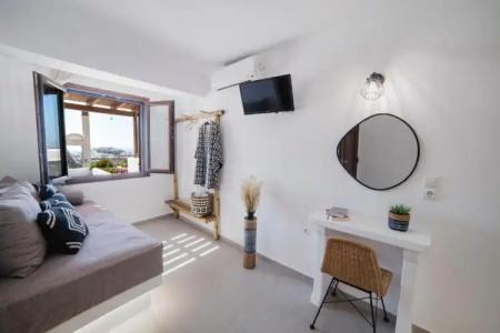 Petros Studios & Suites - 185